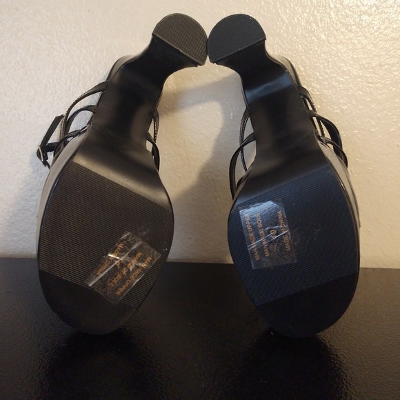 💜🖤ELLE Cute BLK Strappy-Chunk Heels💜🖤 - Picture 5 of 7